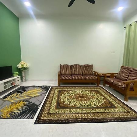 Homestay Kak Tiy Куала-Тренгану Екстер'єр фото