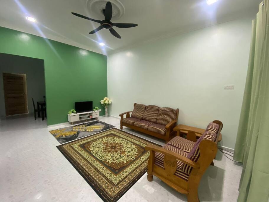 Homestay Kak Tiy Куала-Тренгану Екстер'єр фото