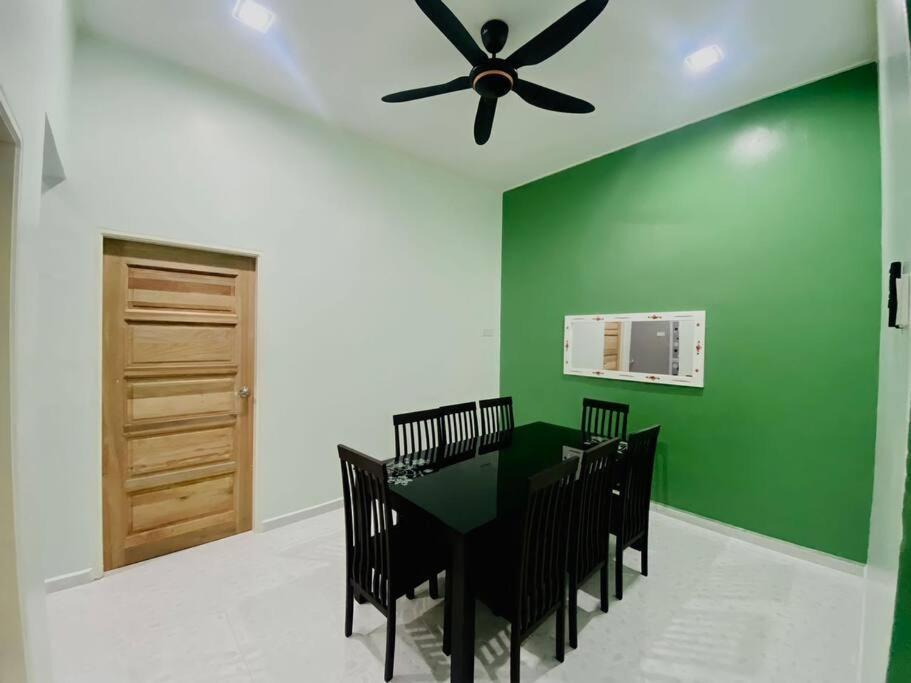 Homestay Kak Tiy Куала-Тренгану Екстер'єр фото